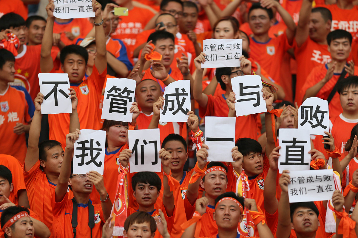 比赛如火如荼进行，各队球员拼尽全力为球队争取胜利！的简单介绍