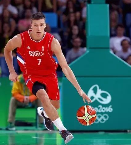 关于篮球天才从澳洲崭露头角粉墨登场的信息