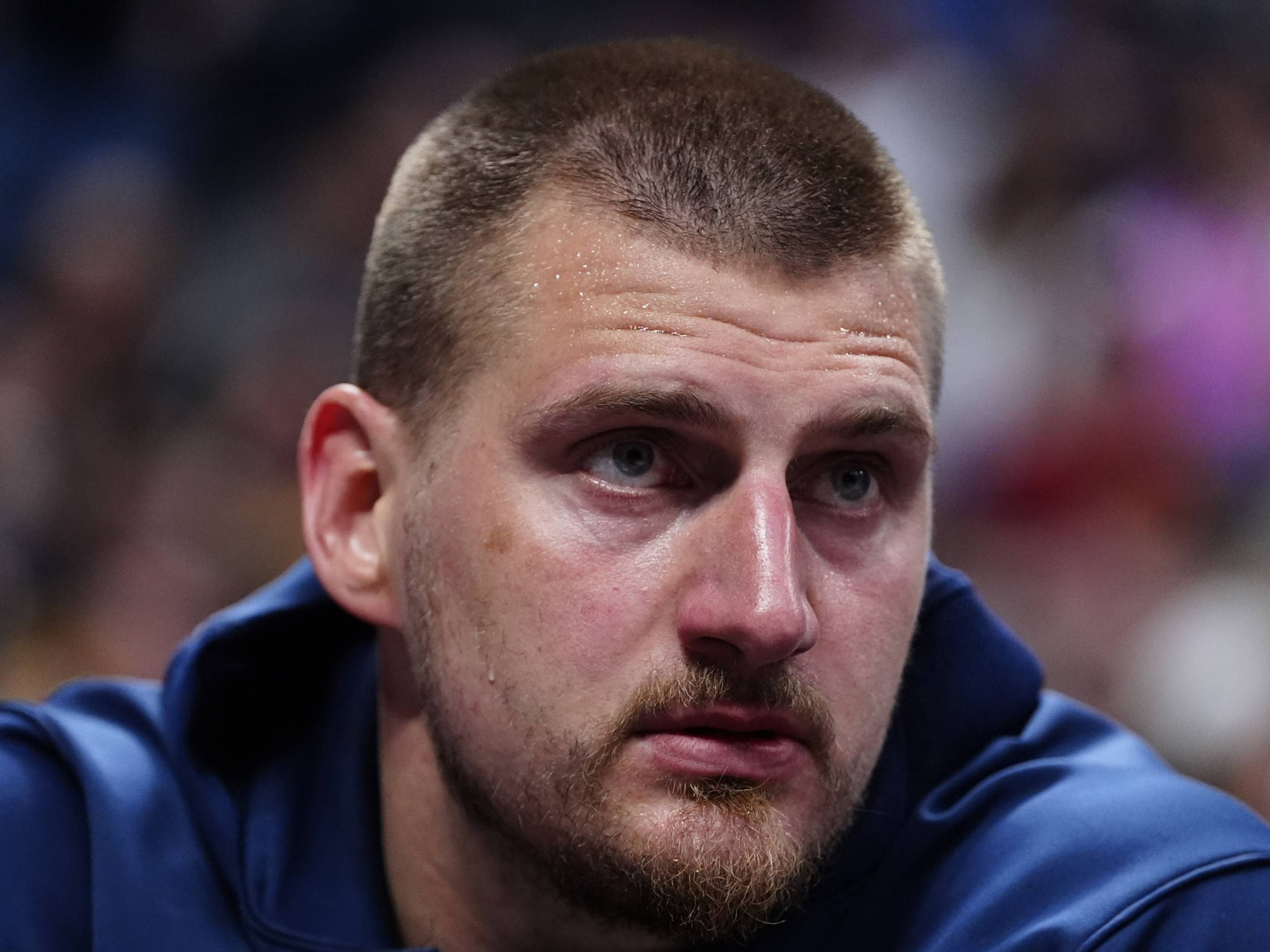 掘金险胜独行侠，约基奇关键表现点燃全场！