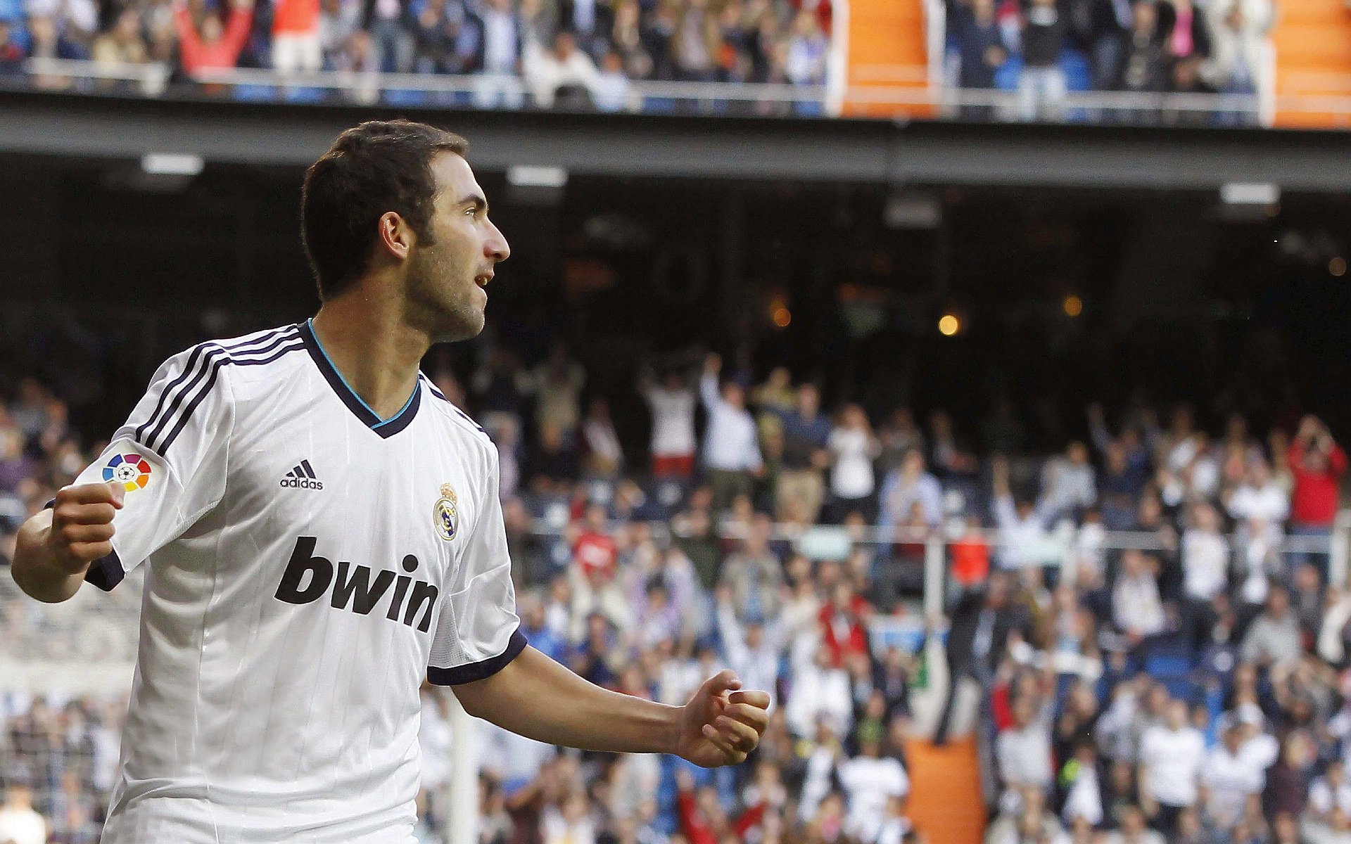 库里连续二十场比赛得分超过败北，FPX不断突破！热度持续攀升